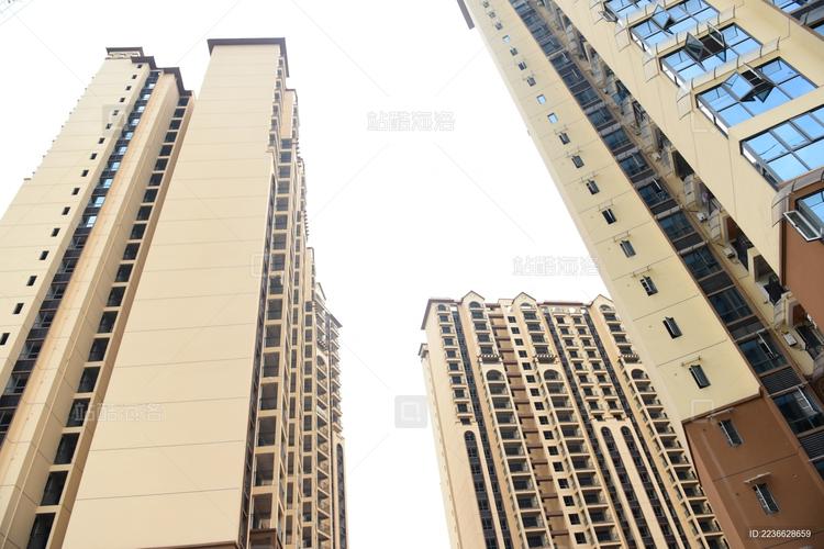 商品房建筑景观与天空 城市天际线的美学重构